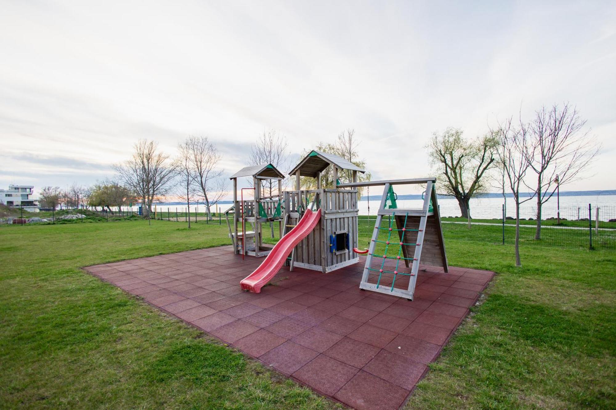 Marine Apartman By Bltn Siofok Bagian luar foto